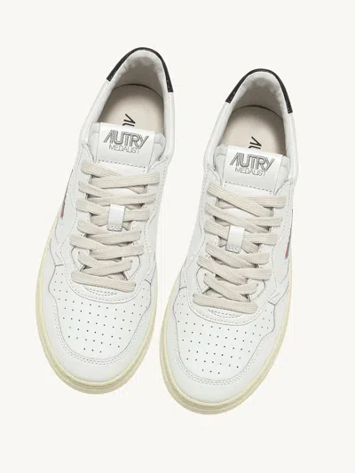 Autry Medalist Low Man Sneakers In White