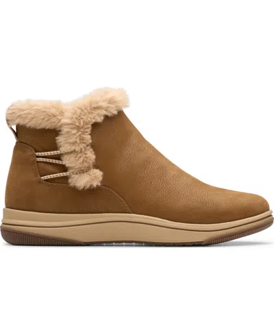 Clarks Breeze Fur In Brown