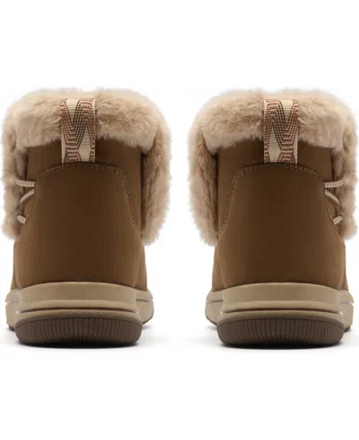 Clarks Breeze Fur In Brown