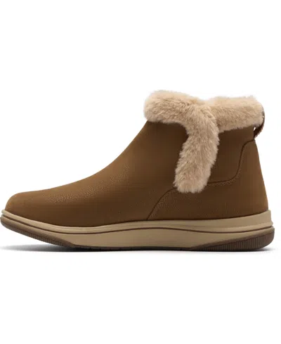 Clarks Breeze Fur In Brown
