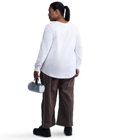 Nike Women's  Sportswear Club Long-sleeve T-shirt (plus Size) In White