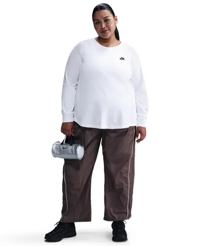 Nike Women's  Sportswear Club Long-sleeve T-shirt (plus Size) In White