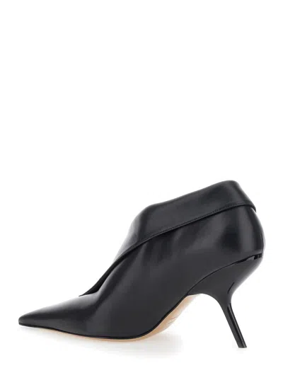 Ferragamo Black Pumps With Pointed Design And Side Opening Detail In Leather Woman In Black