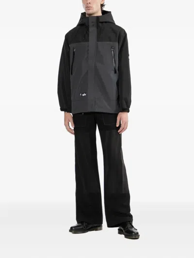 Izzue Kapuzenjacke Mit Logo-patch In Black