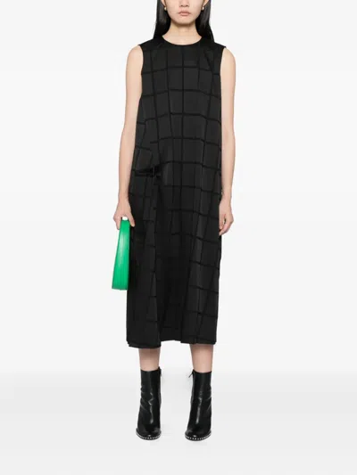 Less Patterned Dress In Black