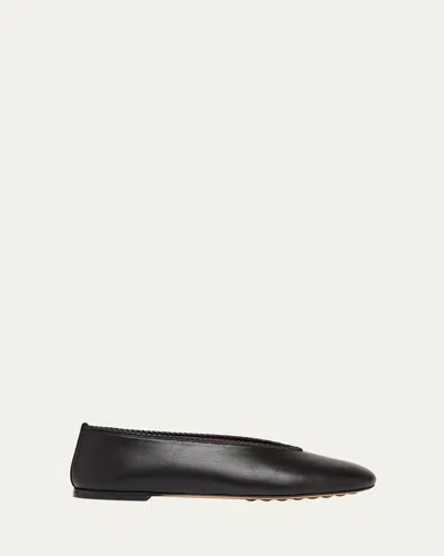 Bottega Veneta Sofia Glossed-leather Point-toe Ballet Flats In Black
