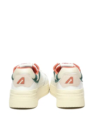 Autry Low Top Sneakers With Contrast Heel Tab In White