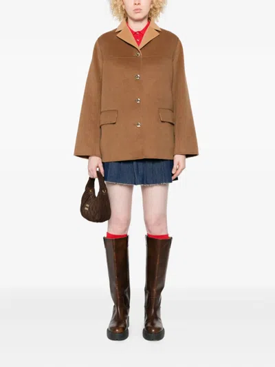 对比领羊毛外套