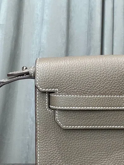 Pre-owned Hermes 2024 Kelly Depeches 25 Clutch Bag In Neutral