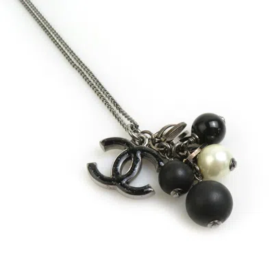 Pre-owned Chanel Off- Artificial Ivory Metal Necklace () In Multi
