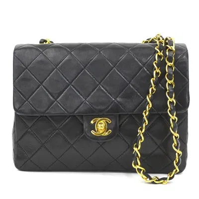 Pre-owned Chanel Leather Shoulder Bag () In Black
