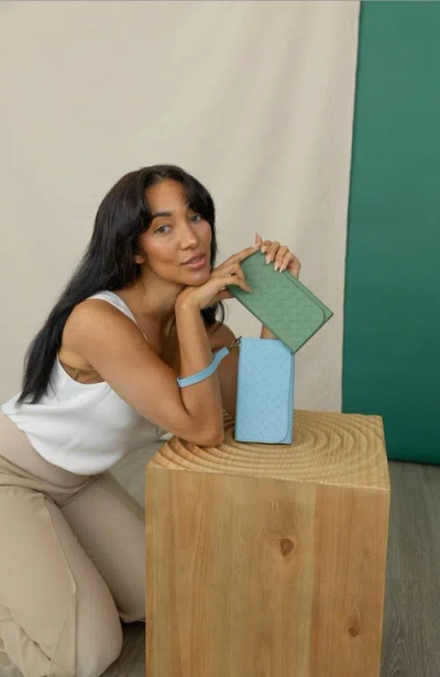 Deux Mains Woven Wristlet Wallet In Green