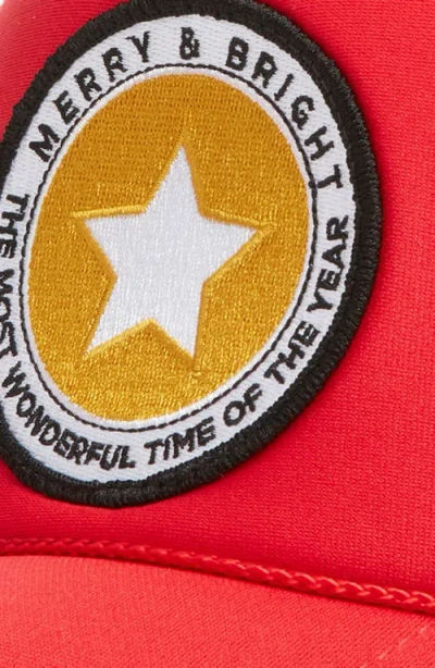 Friday Feelin ' Merry & Bright Patch Trucker Hat In Red