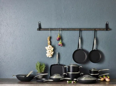 Scanpan Professional 12.5 Inch Chef's Pan With Lid, 4.25 Quart In Black