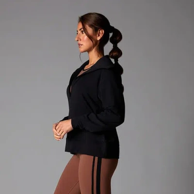 Tavi Cozy Collared Sweatshirt In Black