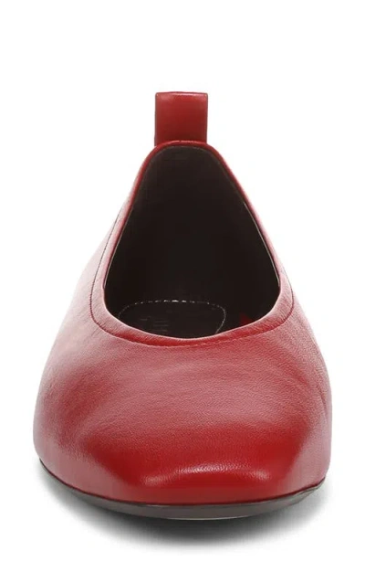 27 Edit Naturalizer Carla Flat In Red