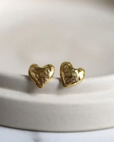 Ottoman Hands Hammered Heart Studs In Gold