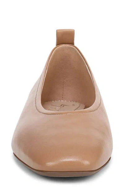 27 Edit Naturalizer Carla Flat In Neutral