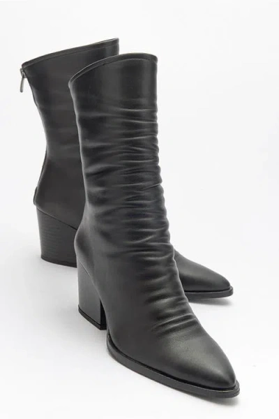 Prologue Shoes Laval Back-zip Block Heel Boot In Black