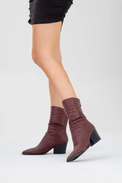 Prologue Shoes Laval Back-zip Block Heel Boot In Burgundy