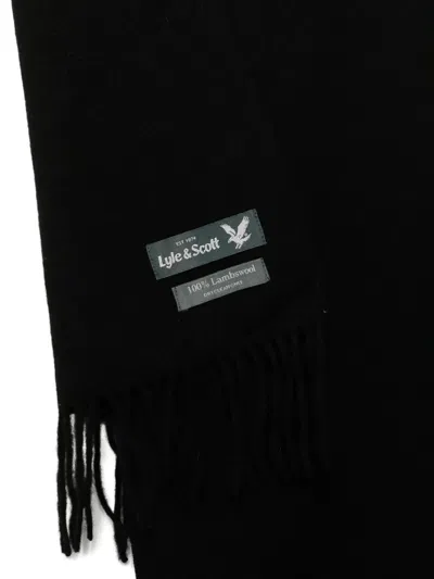 Lyle & Scott Logo-embroidered Scarf In Black