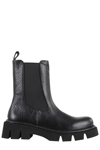 Paloma Barceló Textured Hammered Leather Ankle Boots With Sole In Black