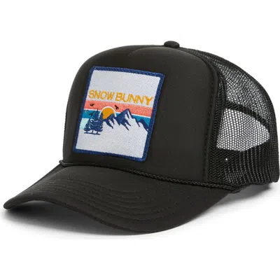 Friday Feelin ' Snow Bunny Patch Trucker Hat In Black