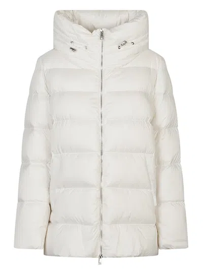 Add Hooded Puffer Coat In White