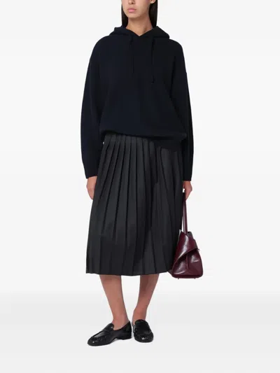 Roberto Collina Long-sleeved Hooded Sweater In Black