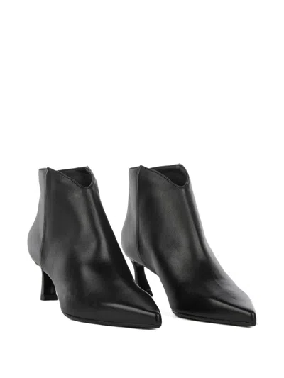 Chantal Pointed Toe Leather Boots In Black