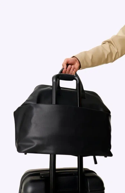Beis The Essential Weekender Bag In Black