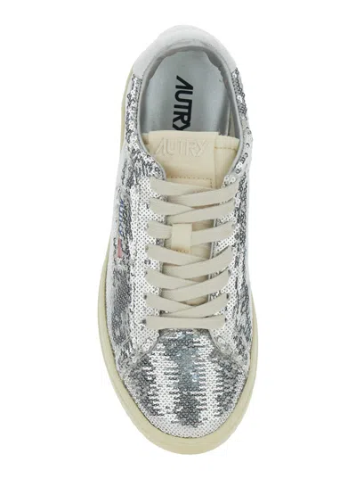 Autry Dallas Low Sparkling Sneakers In Silver And White Sequins Shoes In Silver