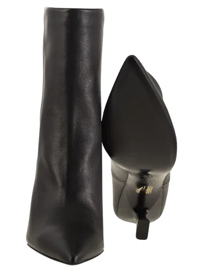 Stuart Weitzman Vinnie Leather Ankle Boot In Black