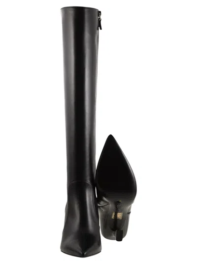 Stuart Weitzman Vinnie Leather Boots In Black
