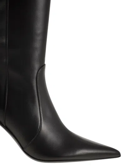 Stuart Weitzman Vinnie Leather Boots In Black