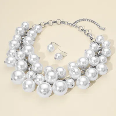 Fashnzfab Chunky Pearl Collar Necklace In Metallic