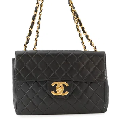Pre-owned Chanel Leather Shoulder Bag () In Black