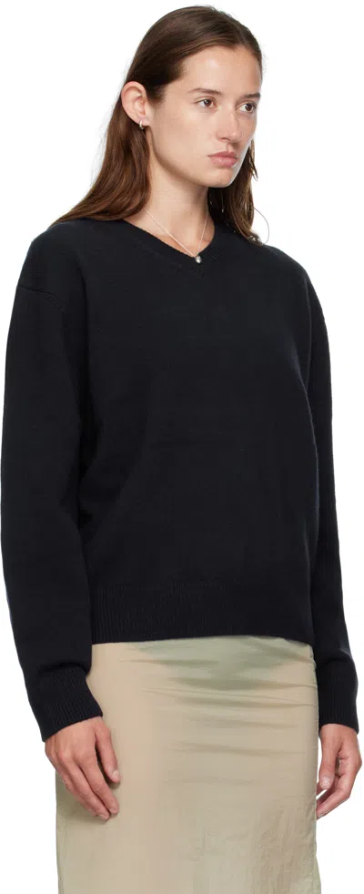 Coor Navy Wool V-neck Sweater In Black