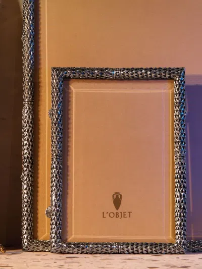 L'objet Scales Frame In Silver