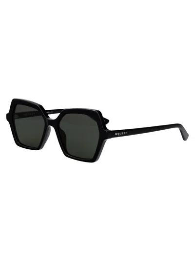 Alexander Mcqueen Alexander Mc Queen Geometrical Sunglasses Am0537 S 001 In Black