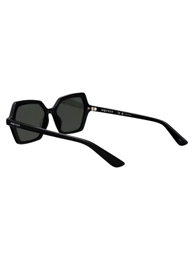 Alexander Mcqueen Alexander Mc Queen Geometrical Sunglasses Am0537 S 001 In Black