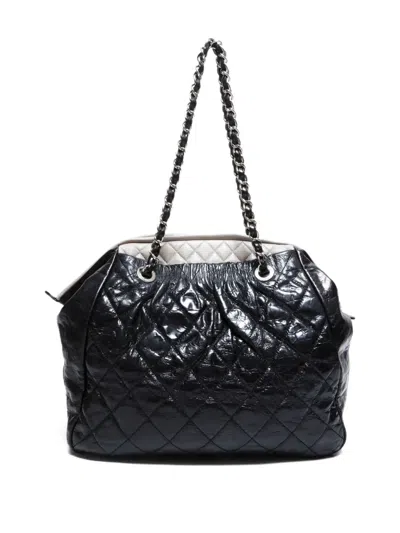 Pre-owned Chanel 2009-2010 Chain Quilted Shoulder Bag In Black
