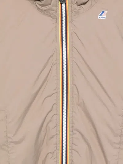 正面连帽拉链夹克