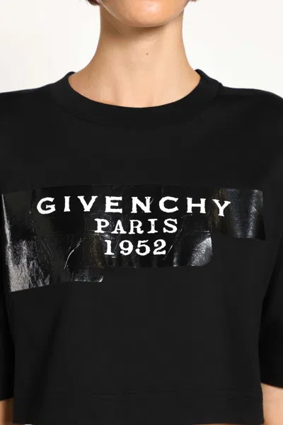 Givenchy Short Sleeve Cropped T-shirt With 3d Print In Black