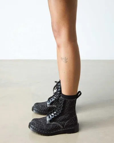 Dr. Martens 1460 Frill In Black