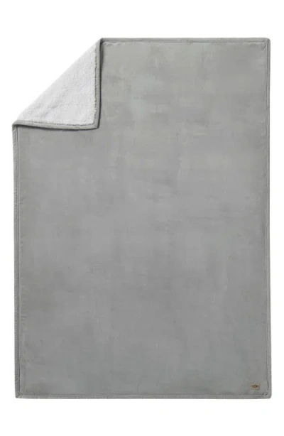 Ugg (r) Bliss Fuzzy Throw In Gray