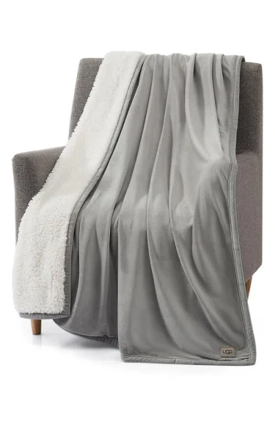 Ugg (r) Bliss Fuzzy Throw In Gray