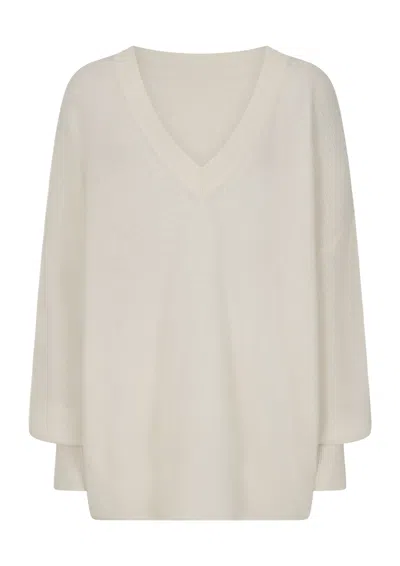 Loop Cashmere Women's Relaxed Lofty V Neck Sweater In Chalk White In Gold