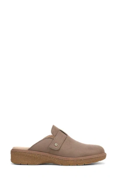 Dr. Scholl's Women's Calm Round Toe Clogs In Brown