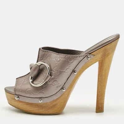 Pre-owned Gucci Metallic Leather Icon Bit Platform Clogs Size 38.5 In Silver